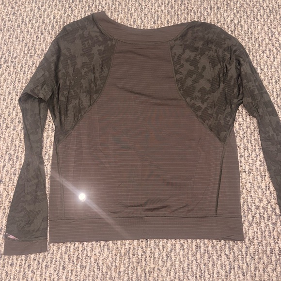 Lululemon Athletica Long Sleeve Top - Picture 5 of 9